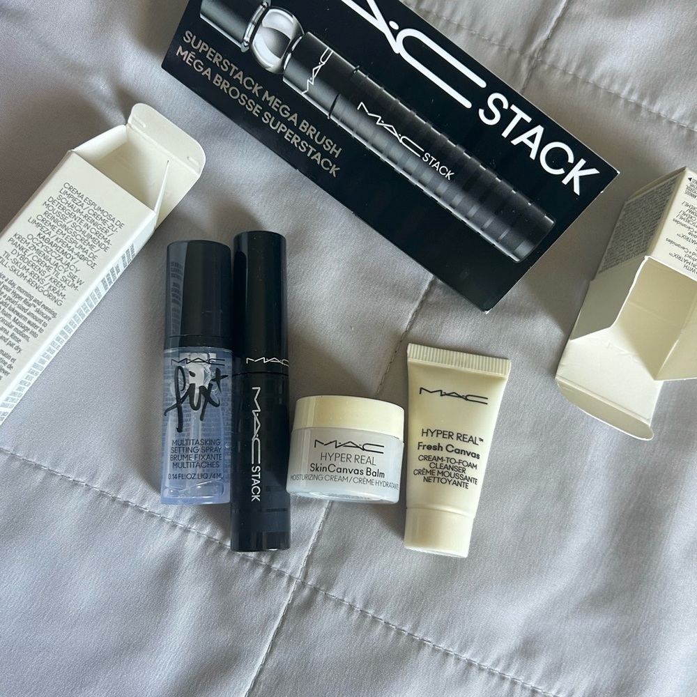 MAC Makeup Set - Picture 4 of 9